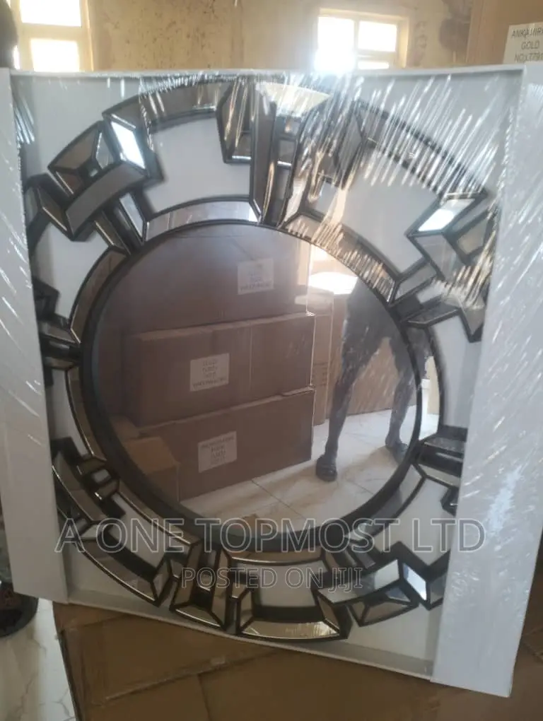 Design Mirror (80 by 80cm)