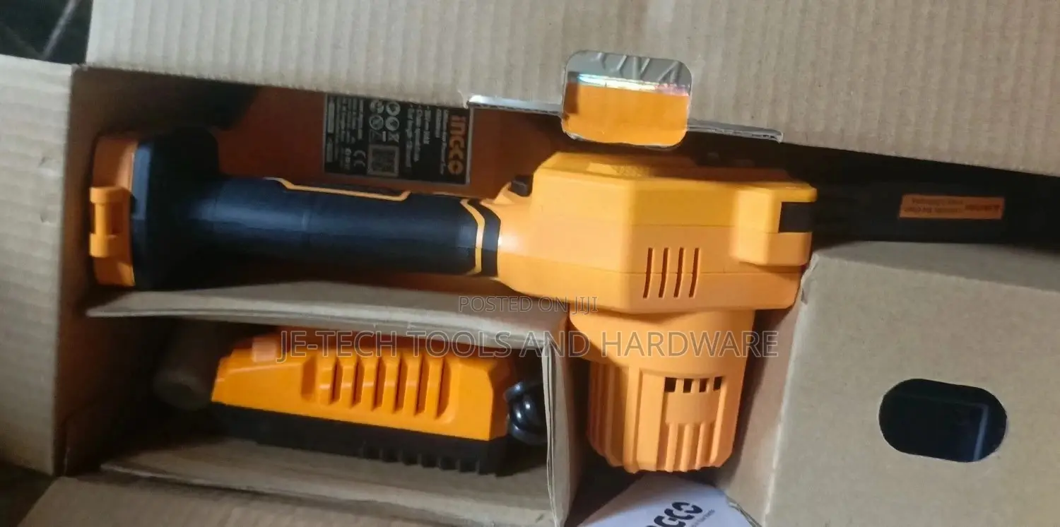 Lithium-Ion Pruner Saw