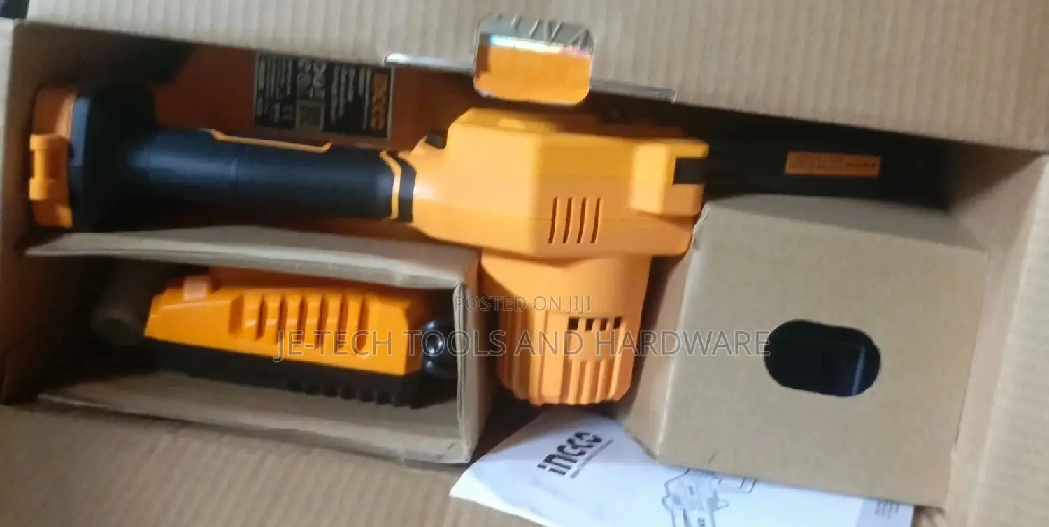 Lithium-Ion Pruner Saw