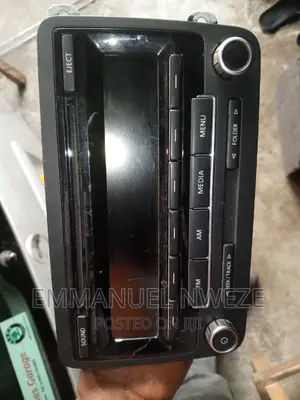 Photo - Volkswagen Passat Car Radio