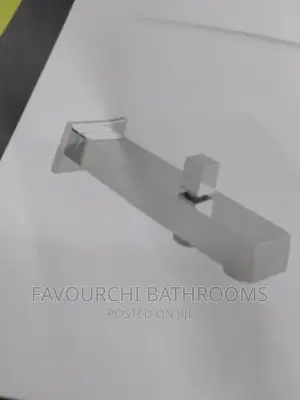 Vado Bath Spout With Diverter