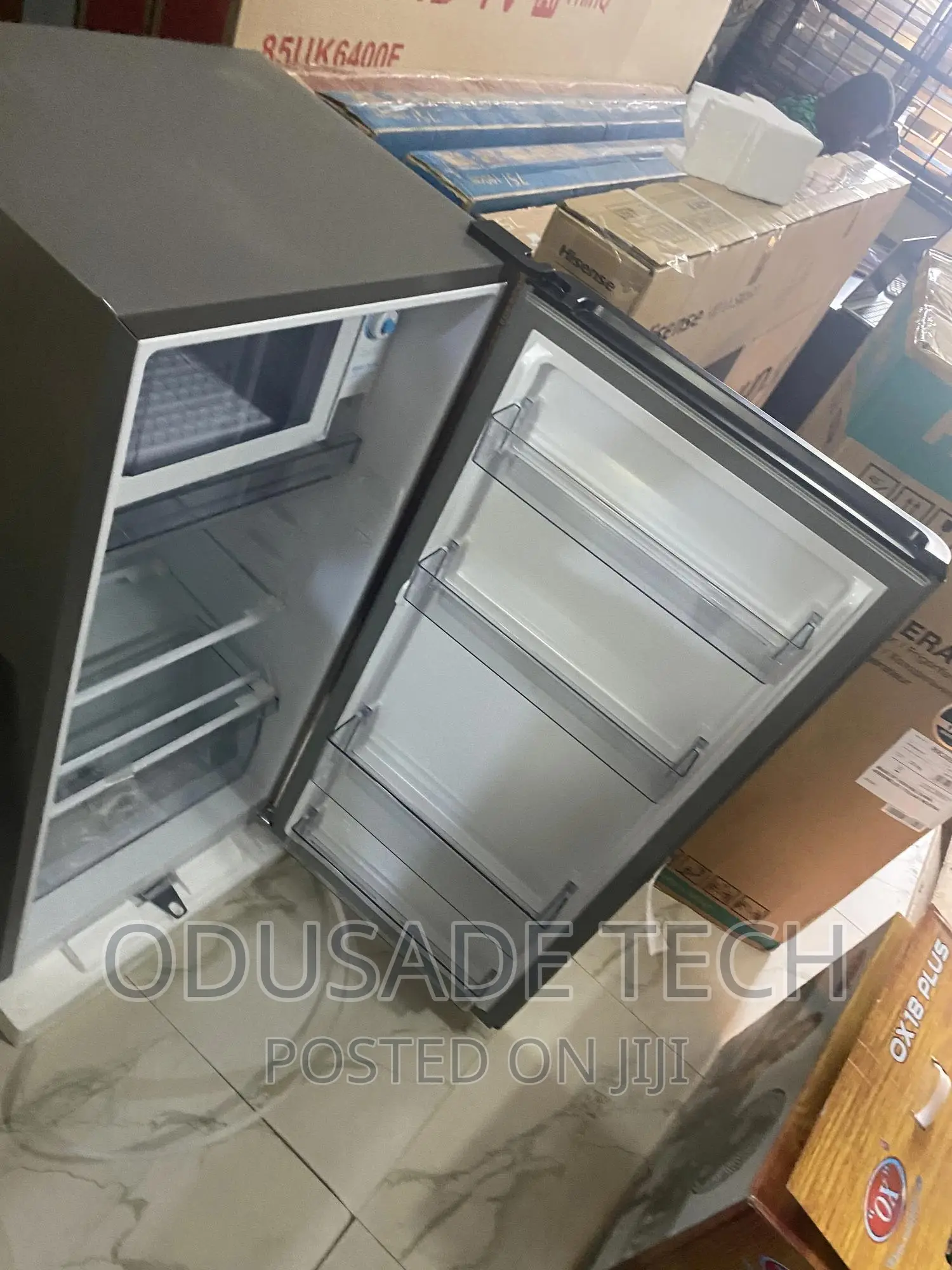Low Noise Hisense Refrigerator Ref (RR20S) Silver 150L