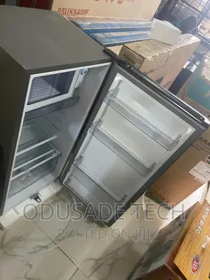 Low Noise Hisense Refrigerator Ref (RR20S) Silver 150L