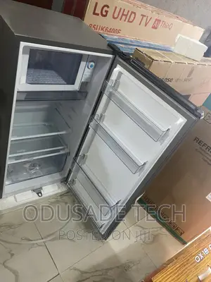 Low Noise Hisense Refregerator Ref (RR20S) With Shelves 150L