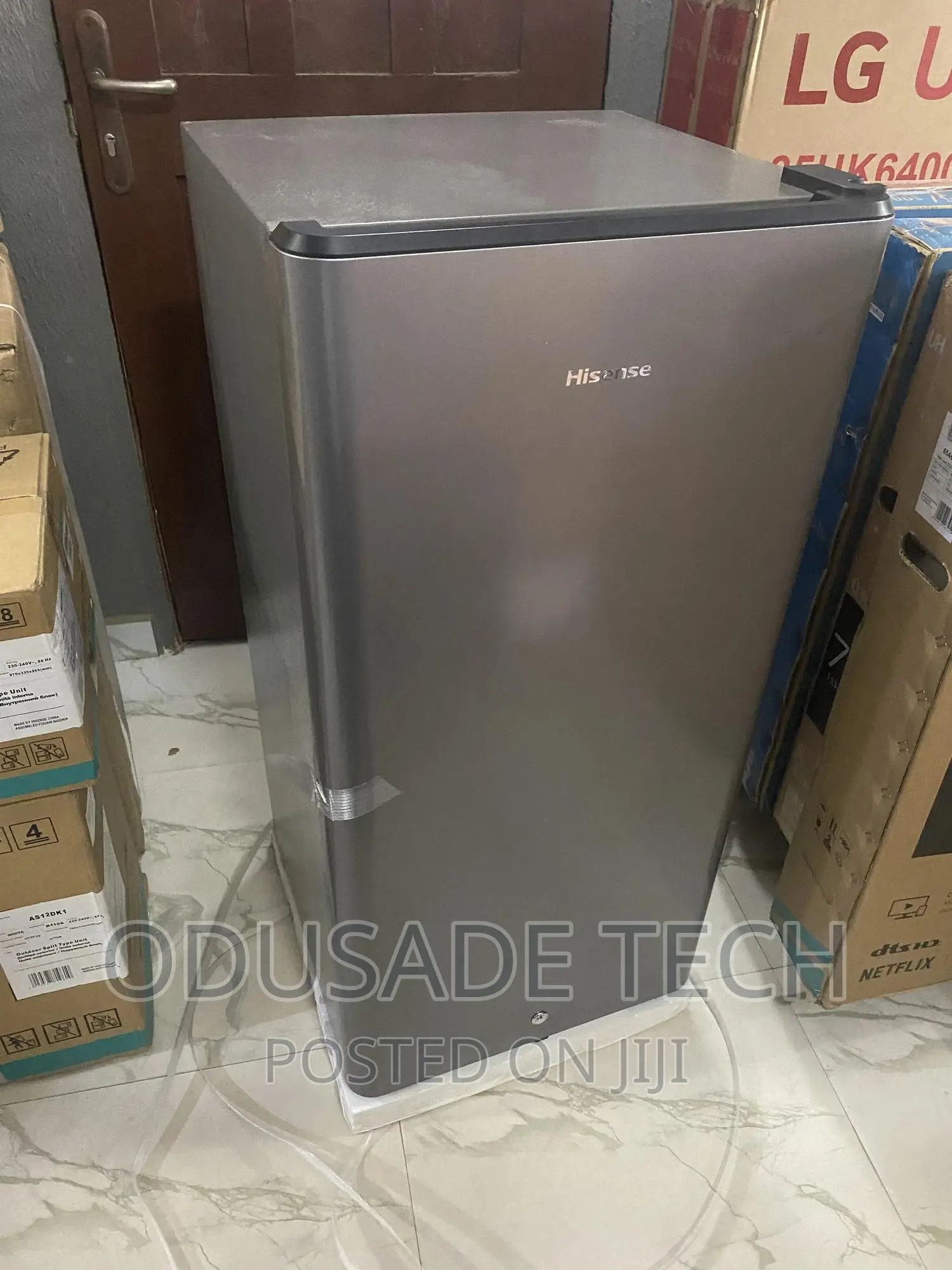Topfreezer Singledoor Hisense Refrigerator Ref (RR20S) 150L