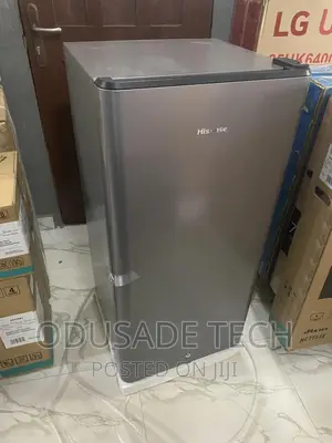 Topfreezer Singledoor Hisense Refrigerator Ref (RR20S) 150L