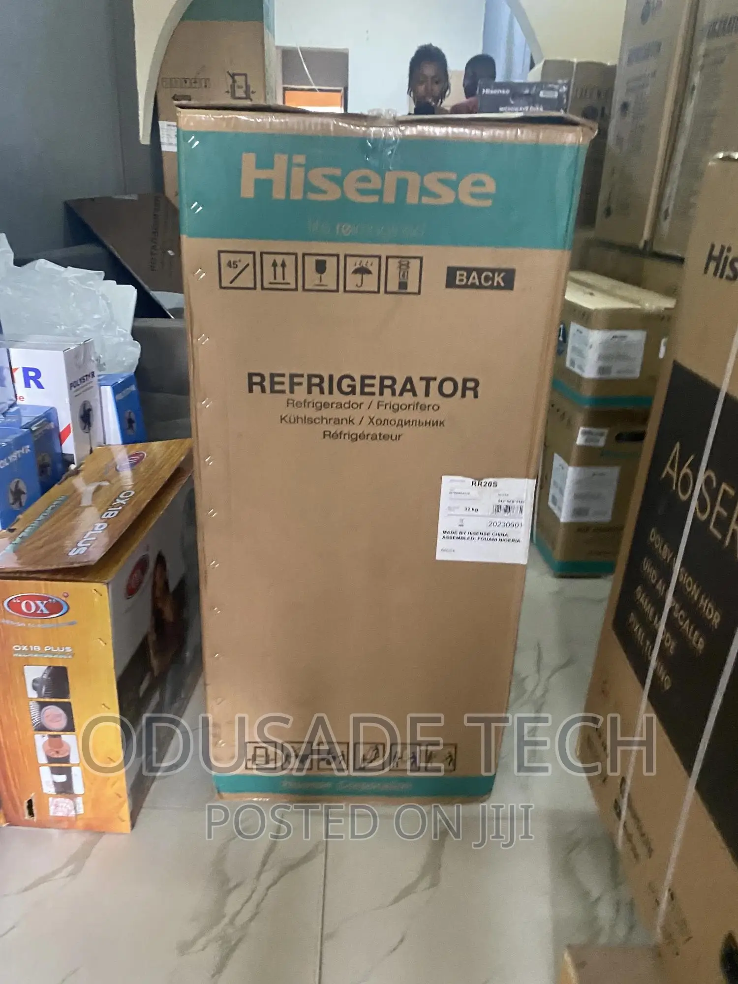 Topfreezer Singledoor Hisense Refrigerator Ref (RR20S) 150L