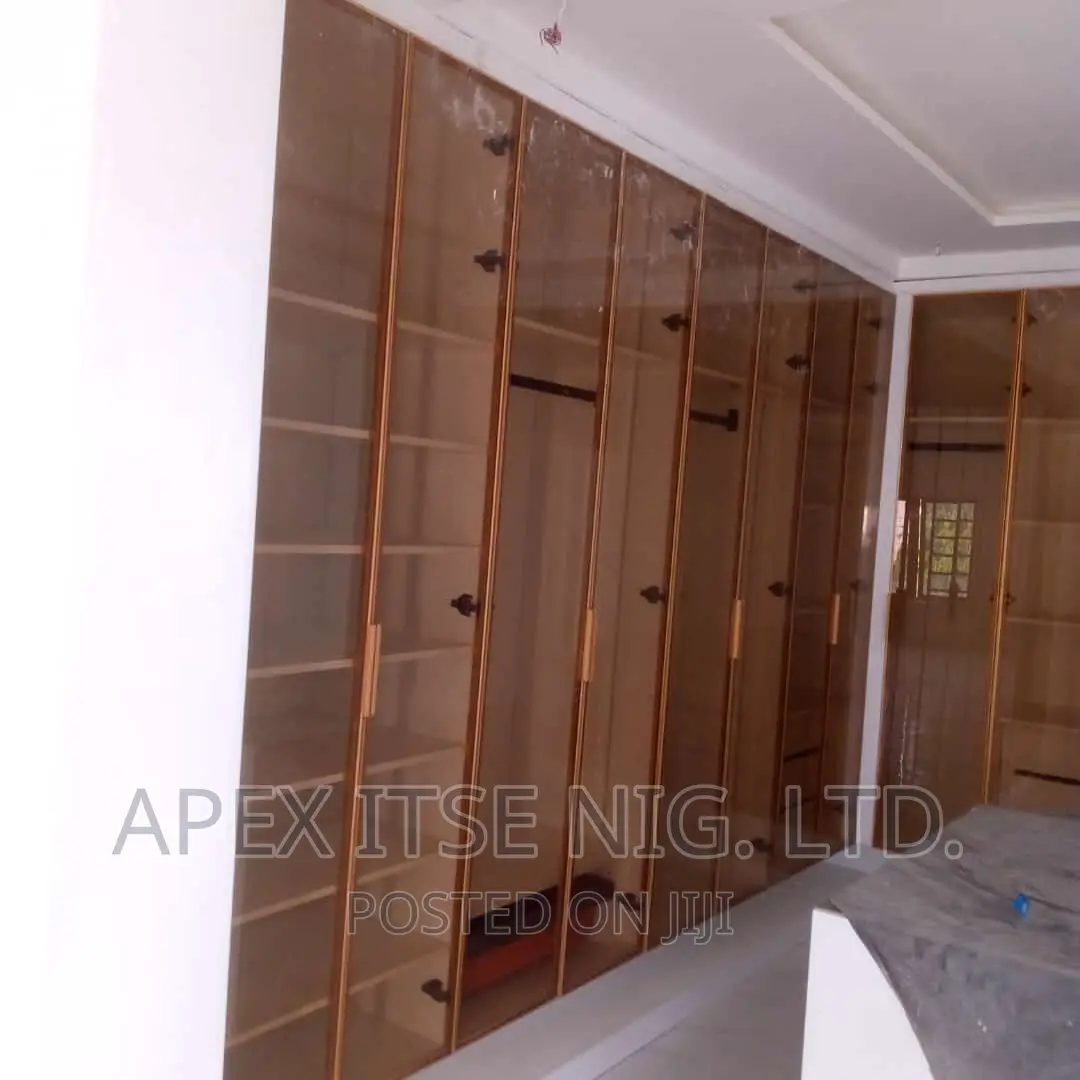 L-Form Wardrobe Doors