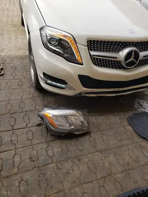 GLK350 Non LED Headlights Replacement With LED Charger Light