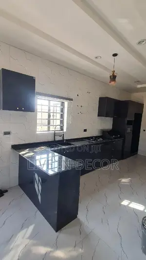 Custom Kitchen Cabinets