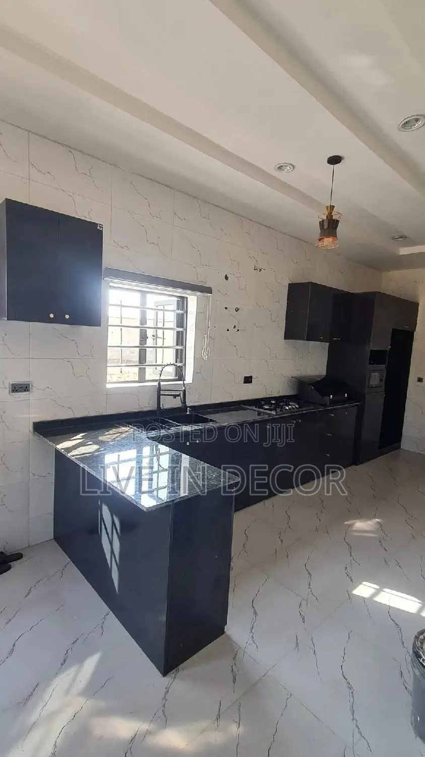 Custom Kitchen Cabinets