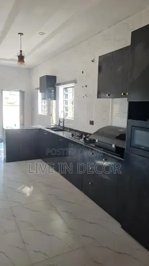 Custom Kitchen Cabinets