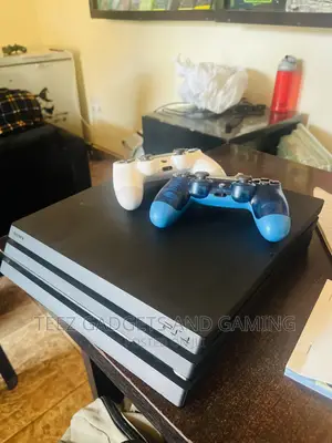 Hacked Ps4 Pro With Two Controllers