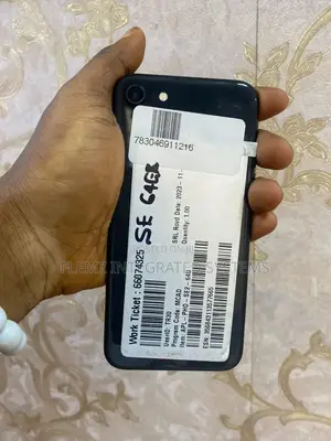 Apple iPhone SE (2020) 64 GB Black