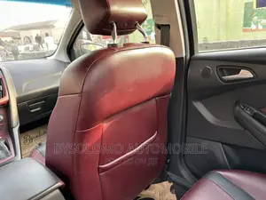 Ford Focus SEL Sedan FWD (2.0L 4cyl 6A) 2012 Silver