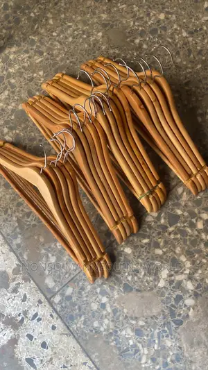 New Imported High Quality Glossy Body Wooden Hangers