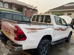 Toyota Hilux 2021 White