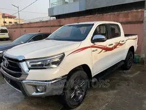 Toyota Hilux 2021 White