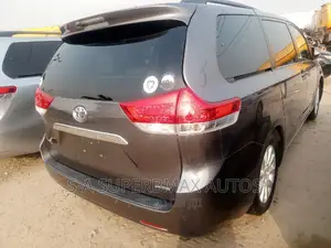 Toyota Sienna 2014 Gray