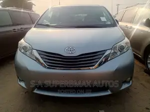 Toyota Sienna 2013 Silver