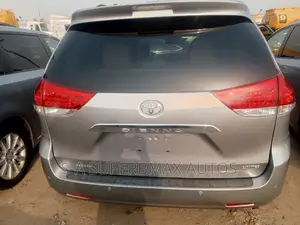 Toyota Sienna 2013 Silver