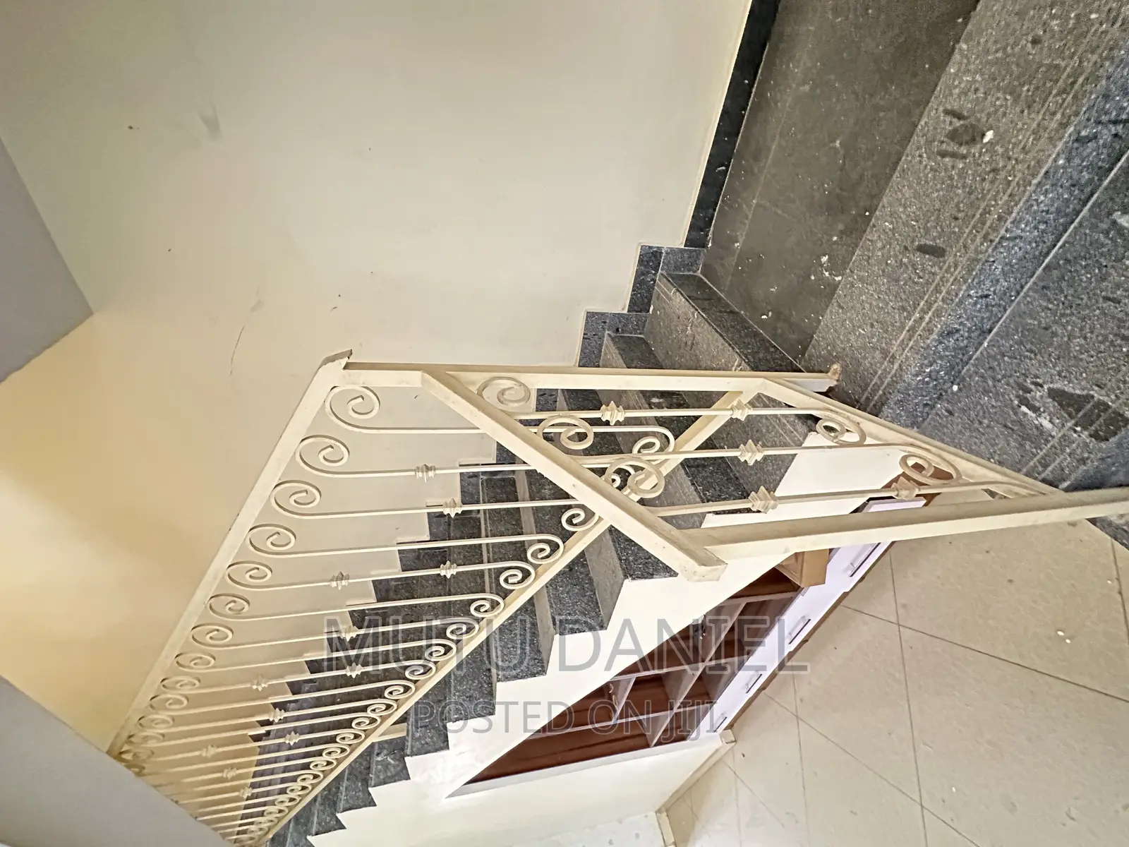 4bdrm Townhouse / Terrace in Apo Dutse for rent