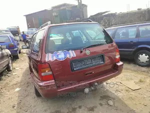 Volkswagen Golf 1.6 Variant 2000 Burgundy