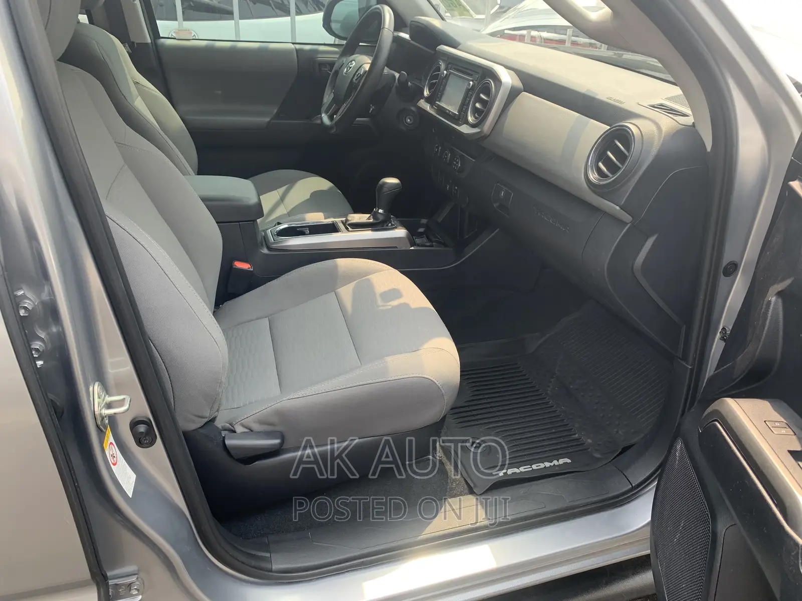 Toyota Tacoma SR5 2019 Silver