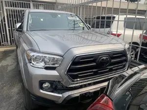 Toyota Tacoma SR5 2019 Silver
