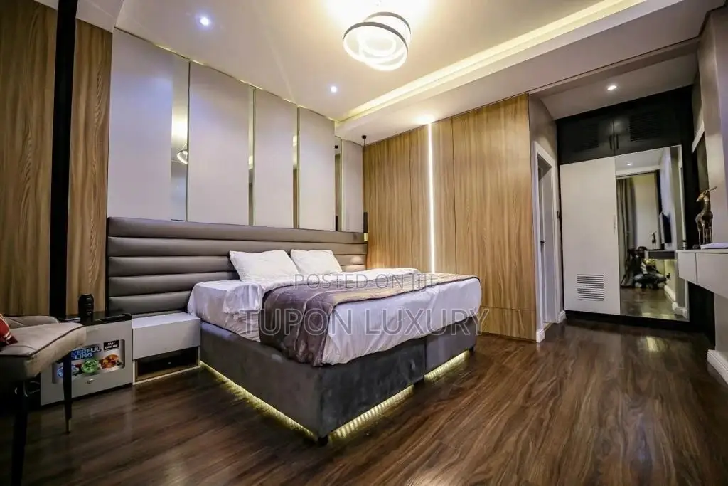 Three Bedroom Flat With a Snooker Board, Chevron.