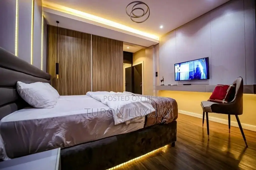 Three Bedroom Flat With a Snooker Board, Chevron.