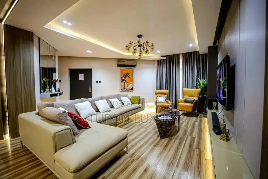 Three Bedroom Flat With a Snooker Board, Chevron.