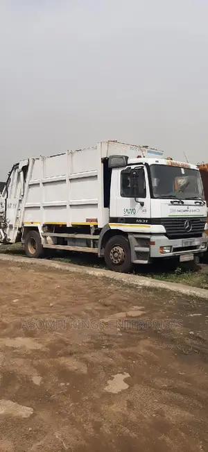 Garbage Compactor Mercedes-Benz