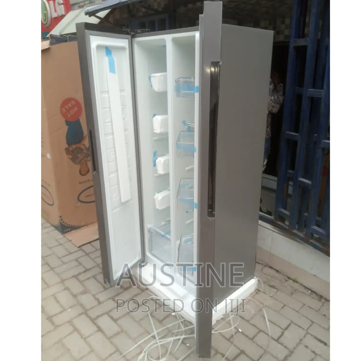 Brand New Hisense Side-Side 519L Refrigerator>Extenal>Silver