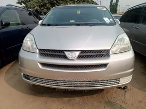 Toyota Sienna LE AWD 2005 Gold