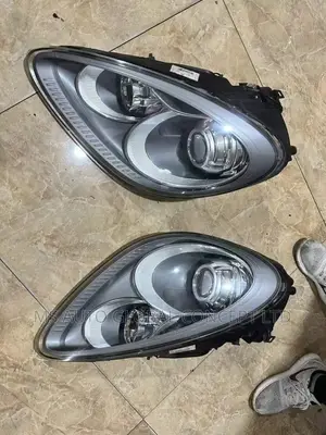Porsche Cayenne 2012 Headlights