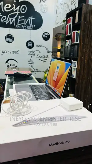 Laptop Apple MacBook Pro 2020 16GB Intel Core I5 SSD 512GB