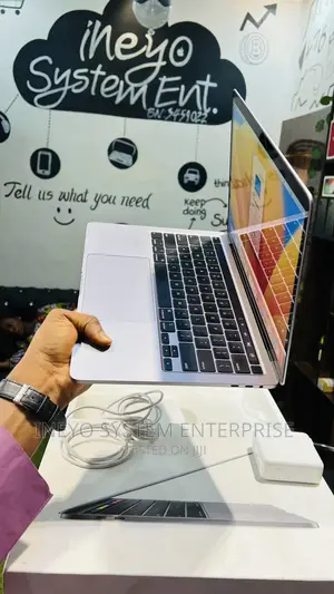 Laptop Apple MacBook Pro 2020 16GB Intel Core I5 SSD 512GB