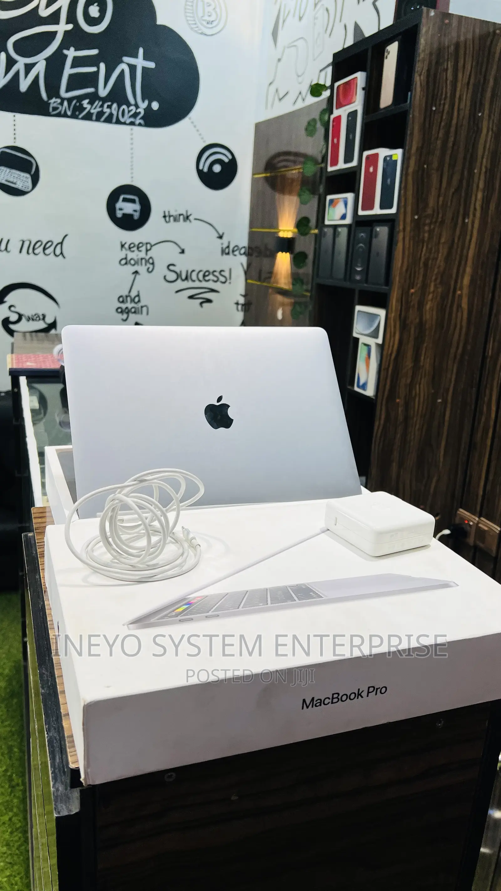 Laptop Apple MacBook Pro 2020 16GB Intel Core I5 SSD 512GB
