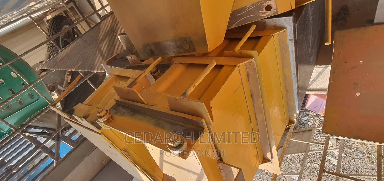Highly Efficient Interlock and Block Moulding Machine