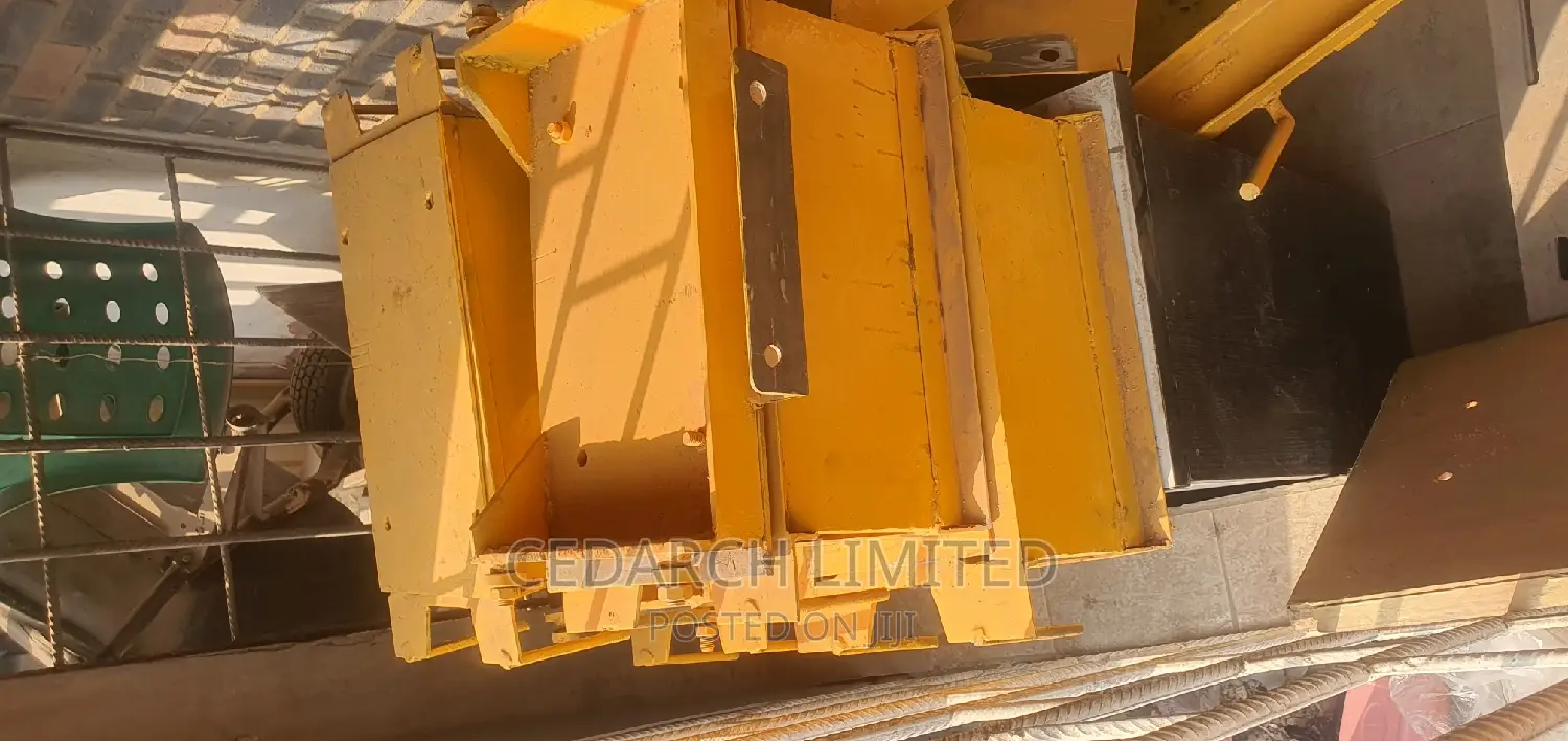 Highly Efficient Interlock and Block Moulding Machine