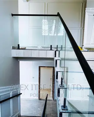 You Just Gonna Love This Glass Staircase