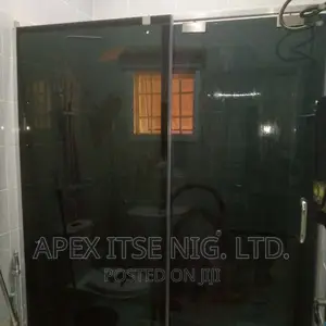 Matti Silv Black Bathroom Glass Interior