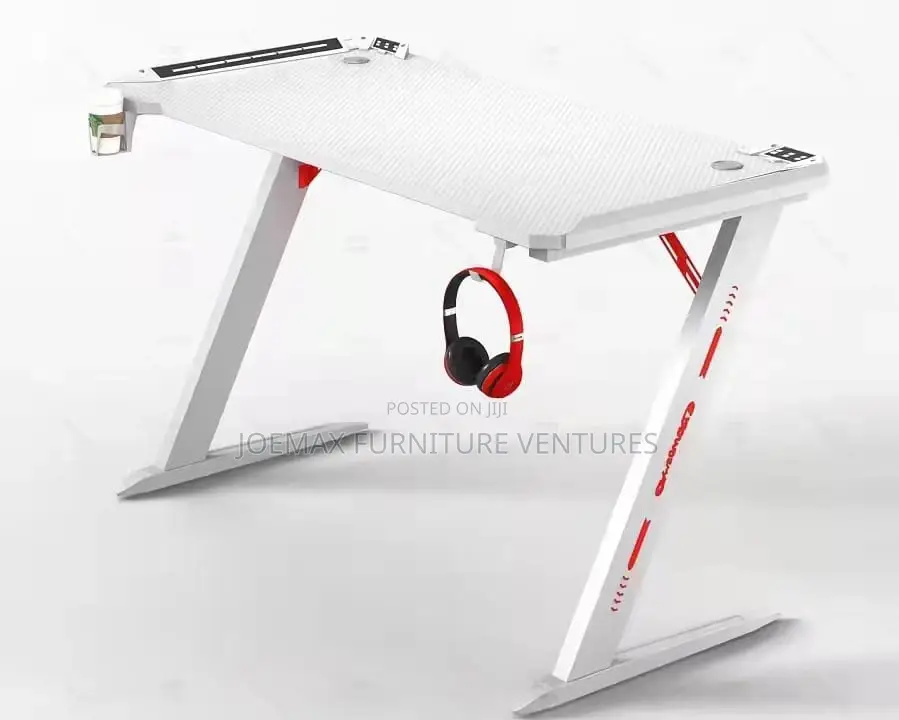 Gaming Table With White Chair