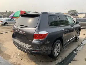 Toyota Highlander Limited 2012 Gray