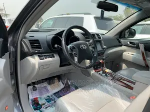 Toyota Highlander Limited 3.5l 4WD 2013 Gray