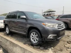 Toyota Highlander Limited 3.5L 2WD 2013 Gray