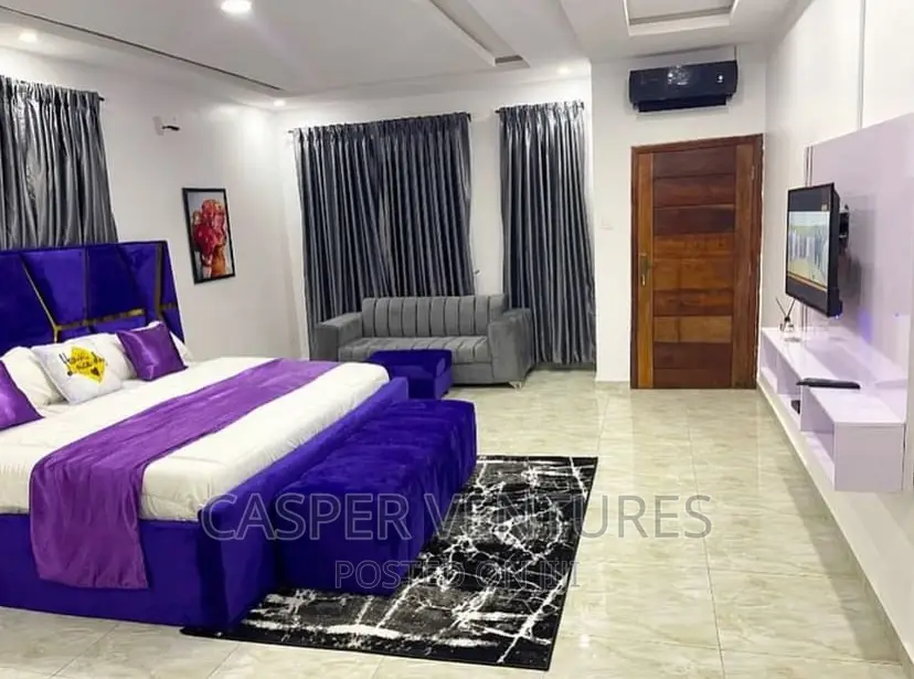 Spacious and Magical Room Parlor