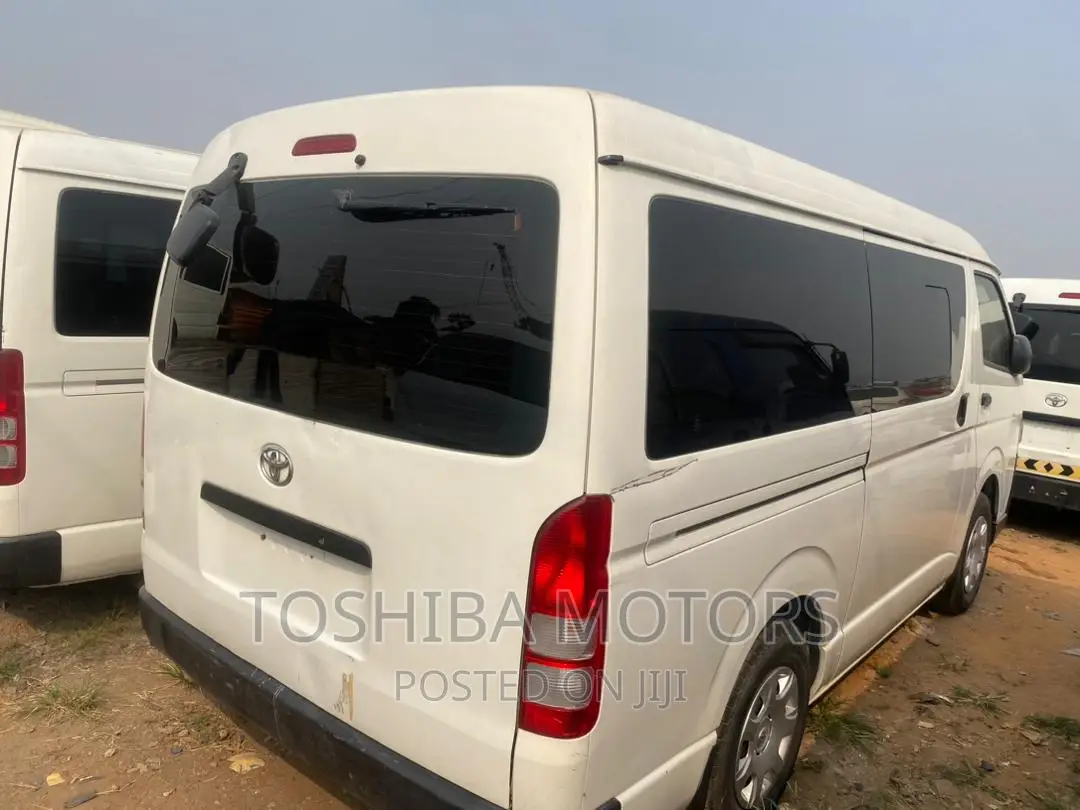 Toyota HiAce 2015 White