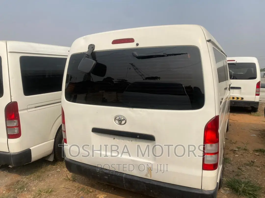 Toyota HiAce 2015 White